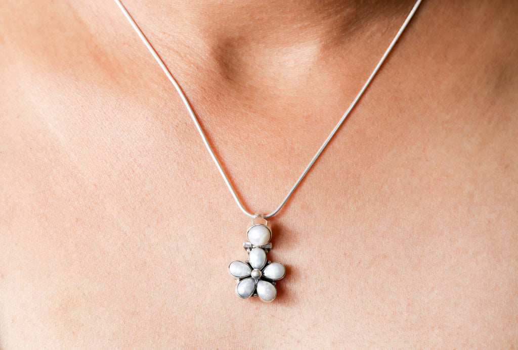 Floral Pearl Pendant