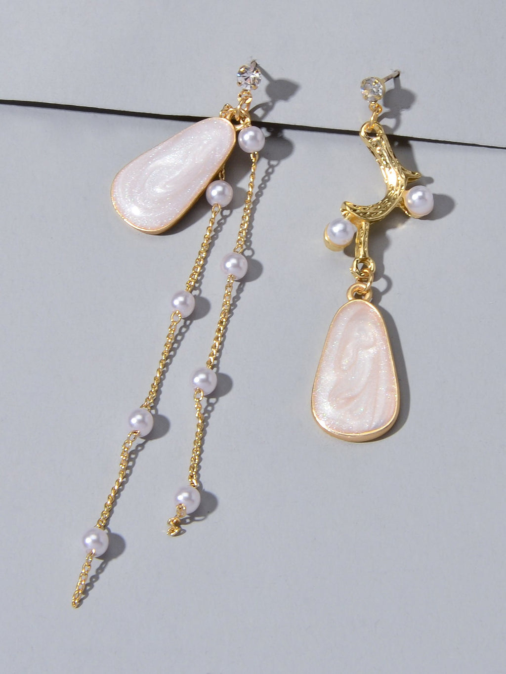 Retro Design Asymmetric Long Gold Chain Pearl Enamel Geometric Dangle Earrings-2