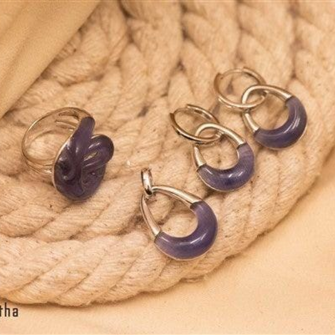 Classy Blue Pendant Set