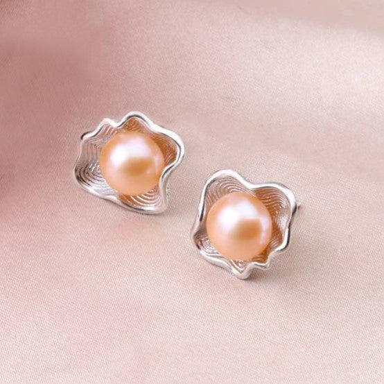 Genuine Freshwater Pearl in Oyster Shell Stud Earrings-3